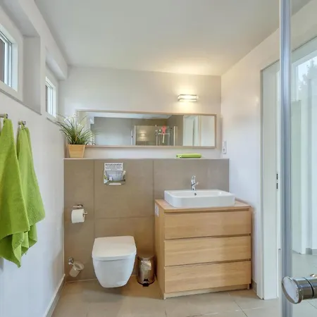 2 Bedroom Cozy In Wustrow *