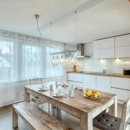 2 Bedroom Cozy In Wustrow 펜션 *