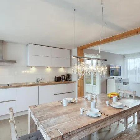2 Bedroom Cozy In Wustrow 펜션 부스트로우
